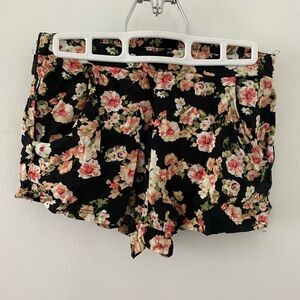 Floral Short shorts